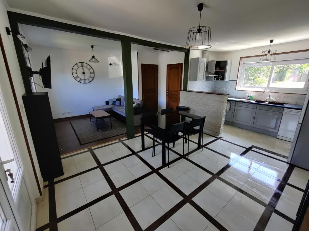 Studio Spacieux Tout Equipe Avec Jardin Varennes-Vauzelles Esterno foto